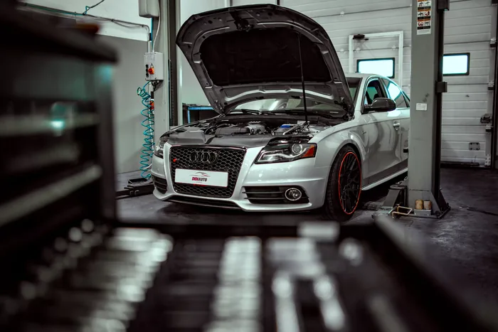 Audi S4 Supercharger dzinēja remonts